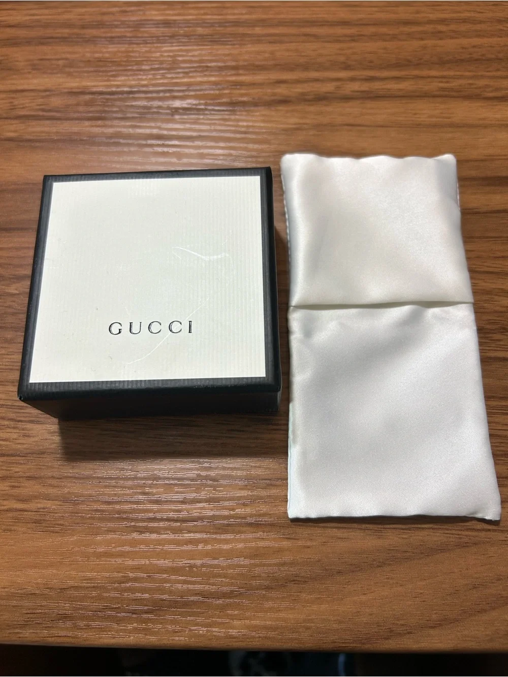 Gucci ring/ jewelry retail box with satin Pouch